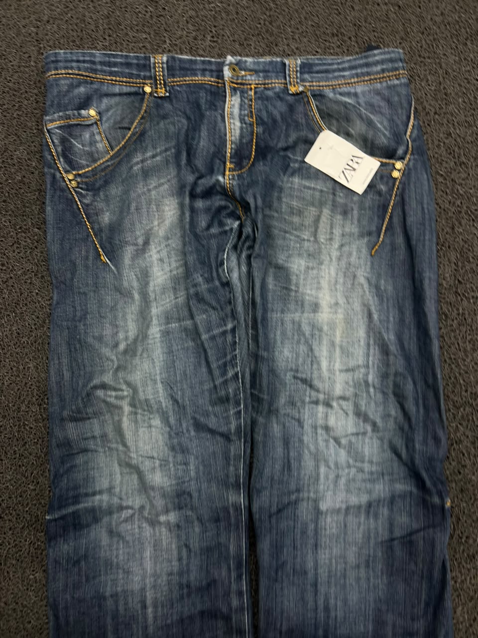 Zara Men's Mid-Rise Straight Leg Jeans in Medium Wash
