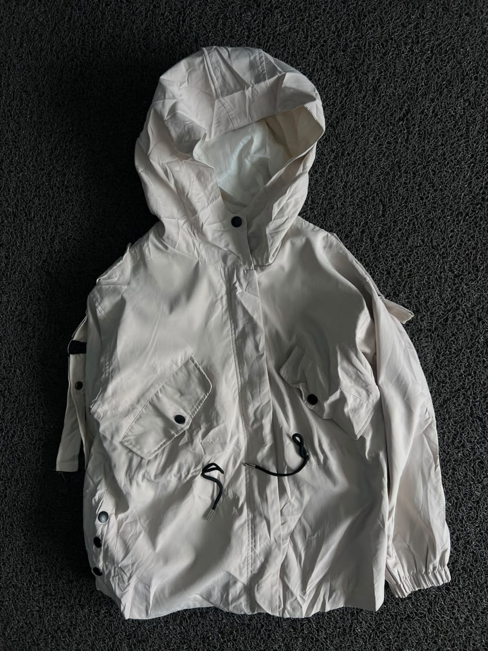 Hooded Utility Windbreaker Jacket with Cargo Pockets
