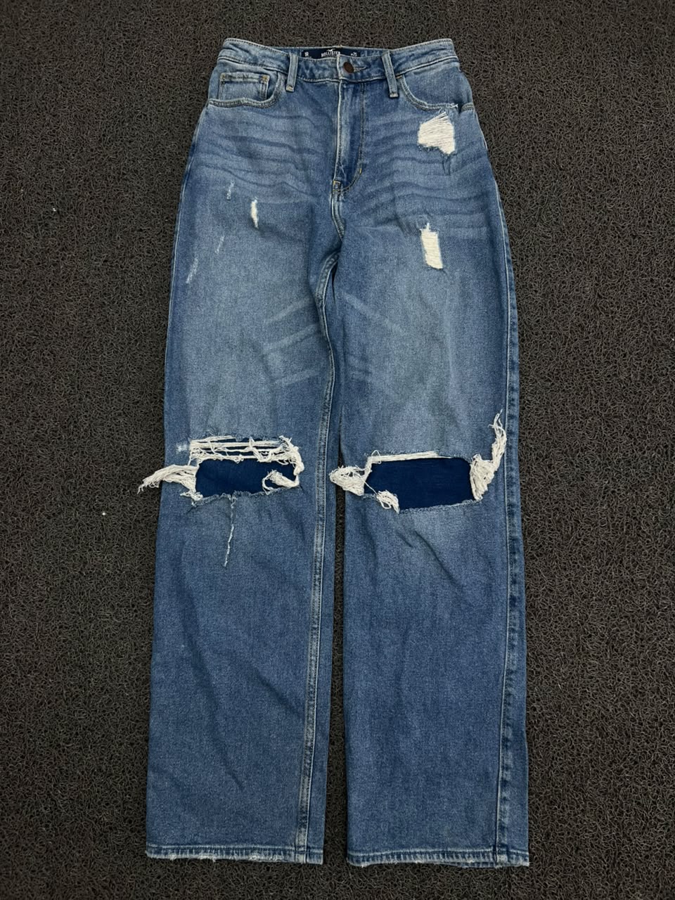 Vintage-Inspired Ripped Denim Jeans
