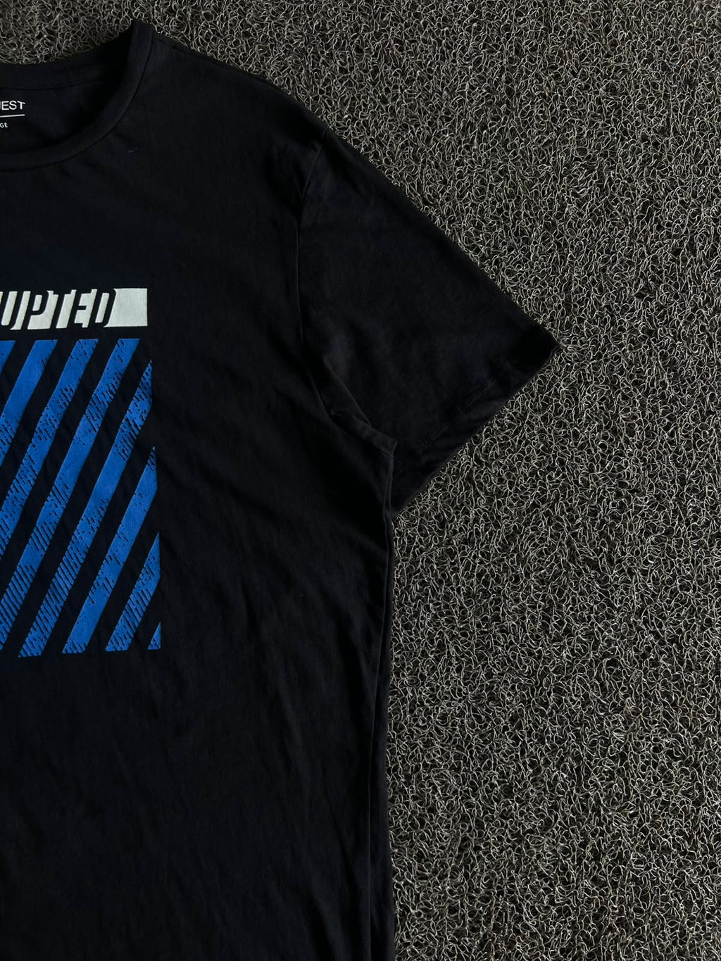Uniquest Interrupted Graphic Print Black Cotton T-Shirt
