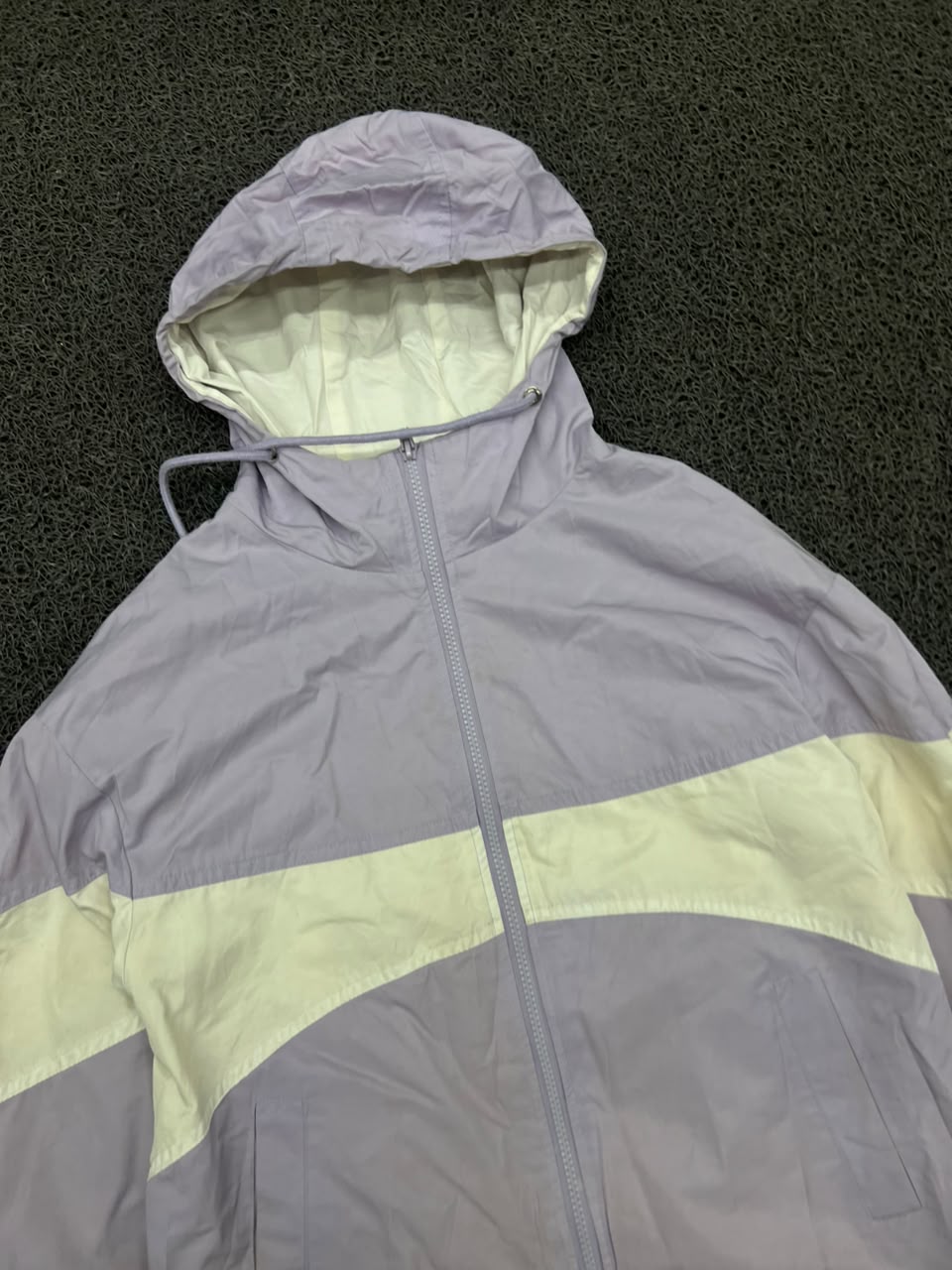Retro Lightweight Hooded Windbreaker Jacket – Full Zip – ⚠️ Small Stain