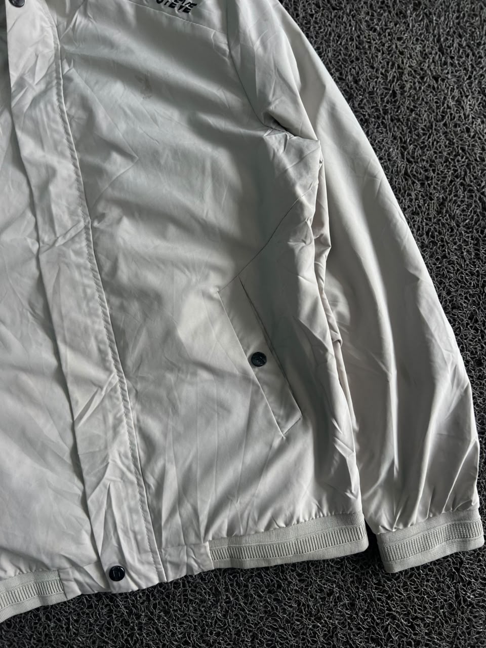 Vintage Full-Zip Lightweight Windbreaker Jacket – Minimal Streetwear Outerwear