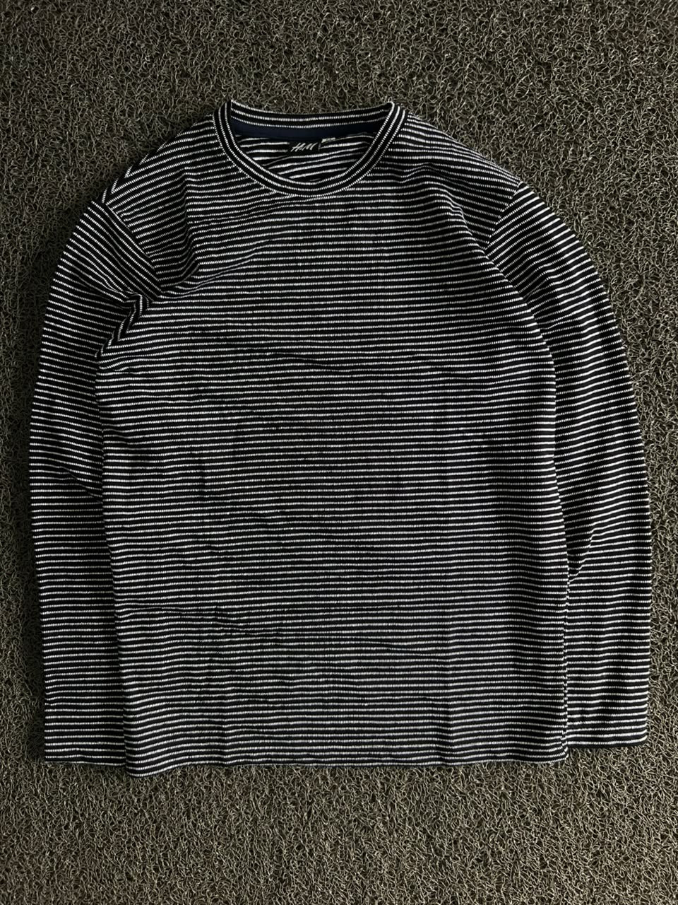 Fine-Striped Long-Sleeve T-Shirt – Casual Basic Style