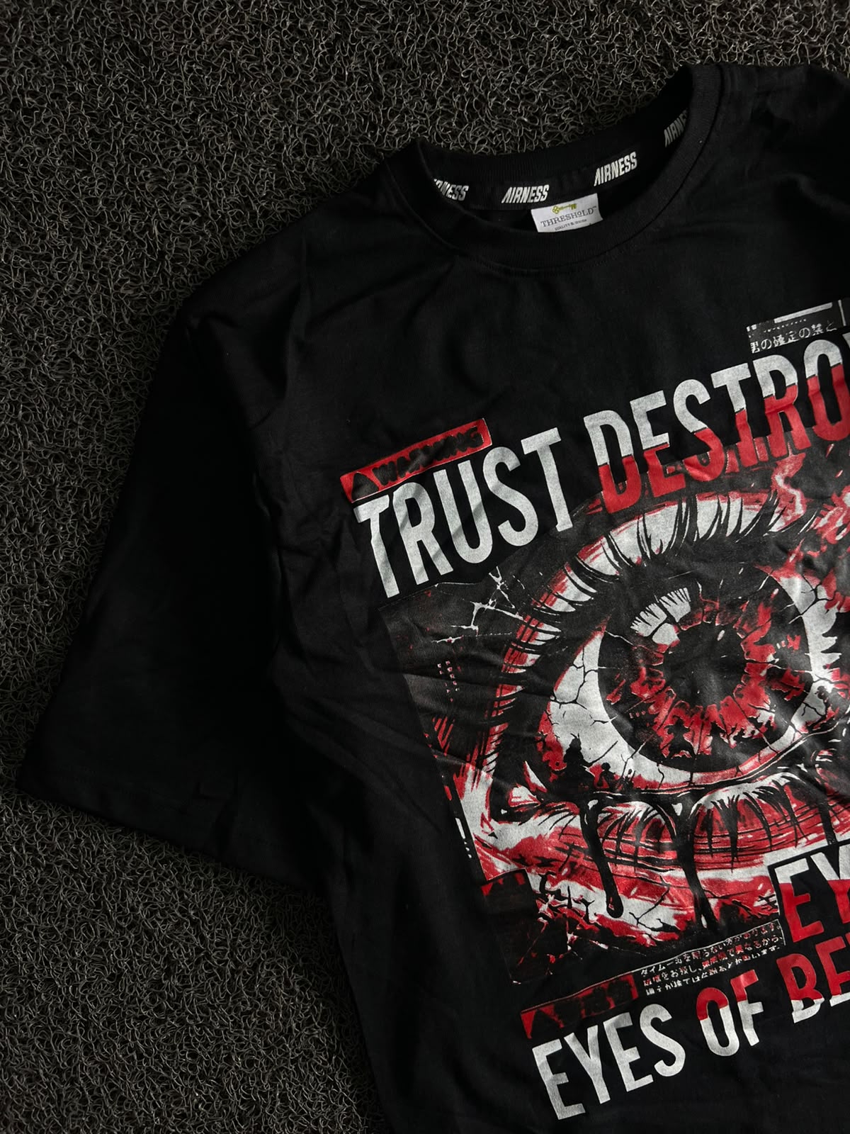 Vintage Black Graphic T-Shirt – Red & White Eye Print “Eyes of Betrayal” Design