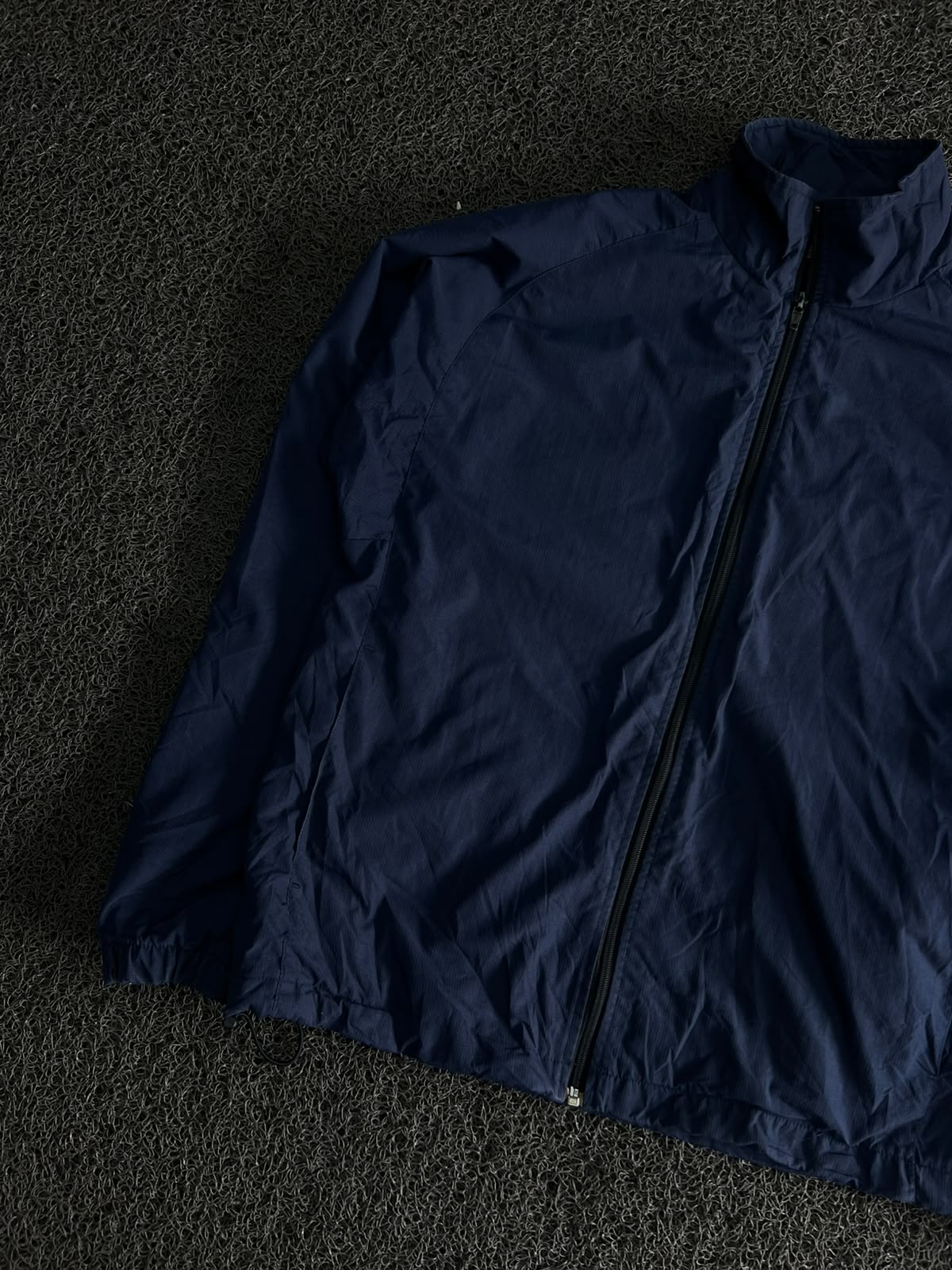 Lightweight Full-Zip Windbreaker Jacket – High Collar Retro Outerwear