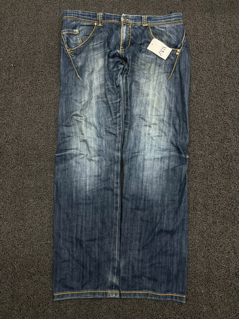 Zara Men's Mid-Rise Straight Leg Jeans in Medium Wash
