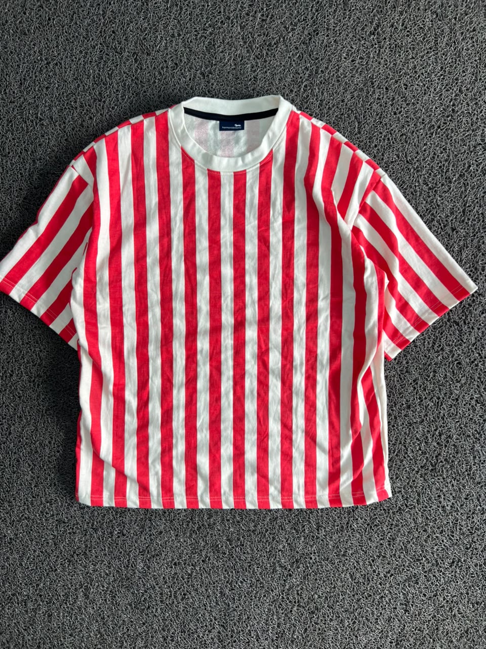 Red & White Vertical Striped Oversized T-Shirt – Unisex Casual Crew Neck Tee