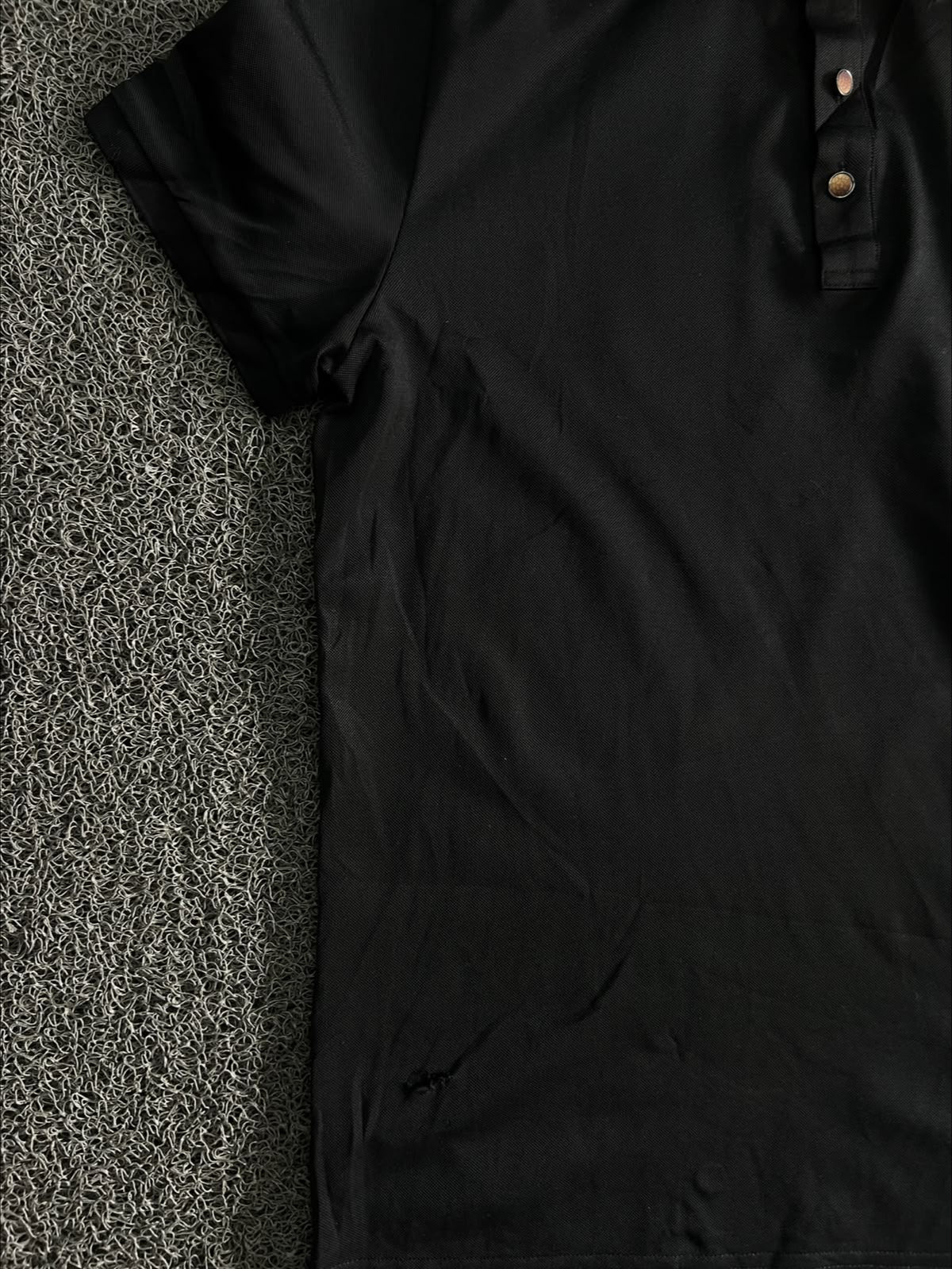 Polo T-Shirt with Contrast Striped Collar & Crest Logo – Smart Casual Polo ⚠️ Small Damage