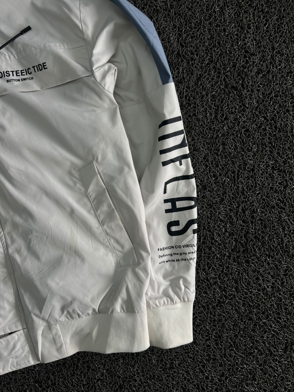 Vintage Hooded Windbreaker Jacket – Lightweight Streetwear Zip-Up