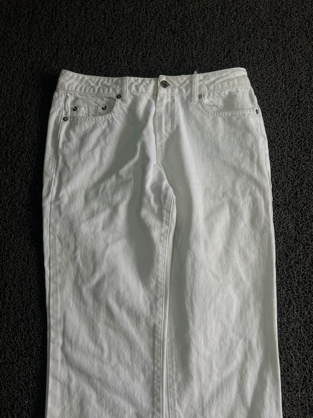 White Straight Leg Denim Jeans – Classic High Waist Fit