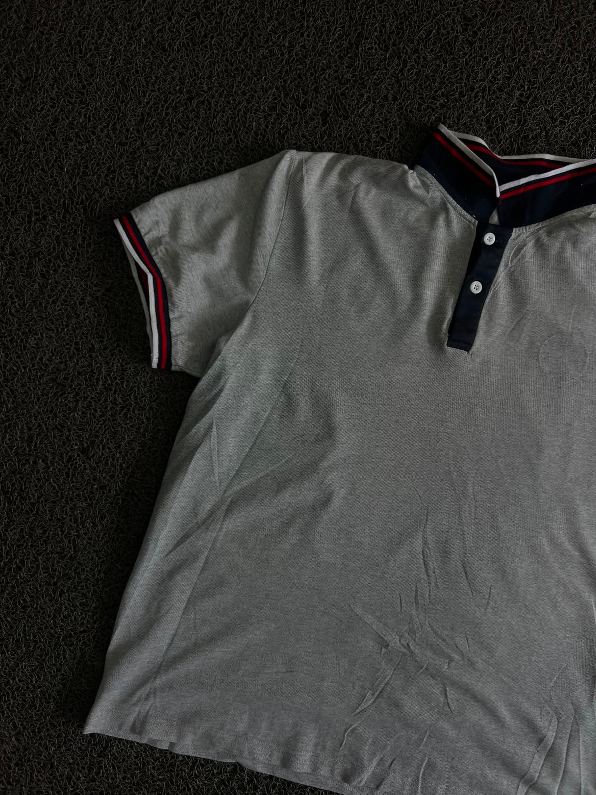 Vintage Polo T-Shirt with Contrast Striped Collar & Sleeve Trim – Thriftwear