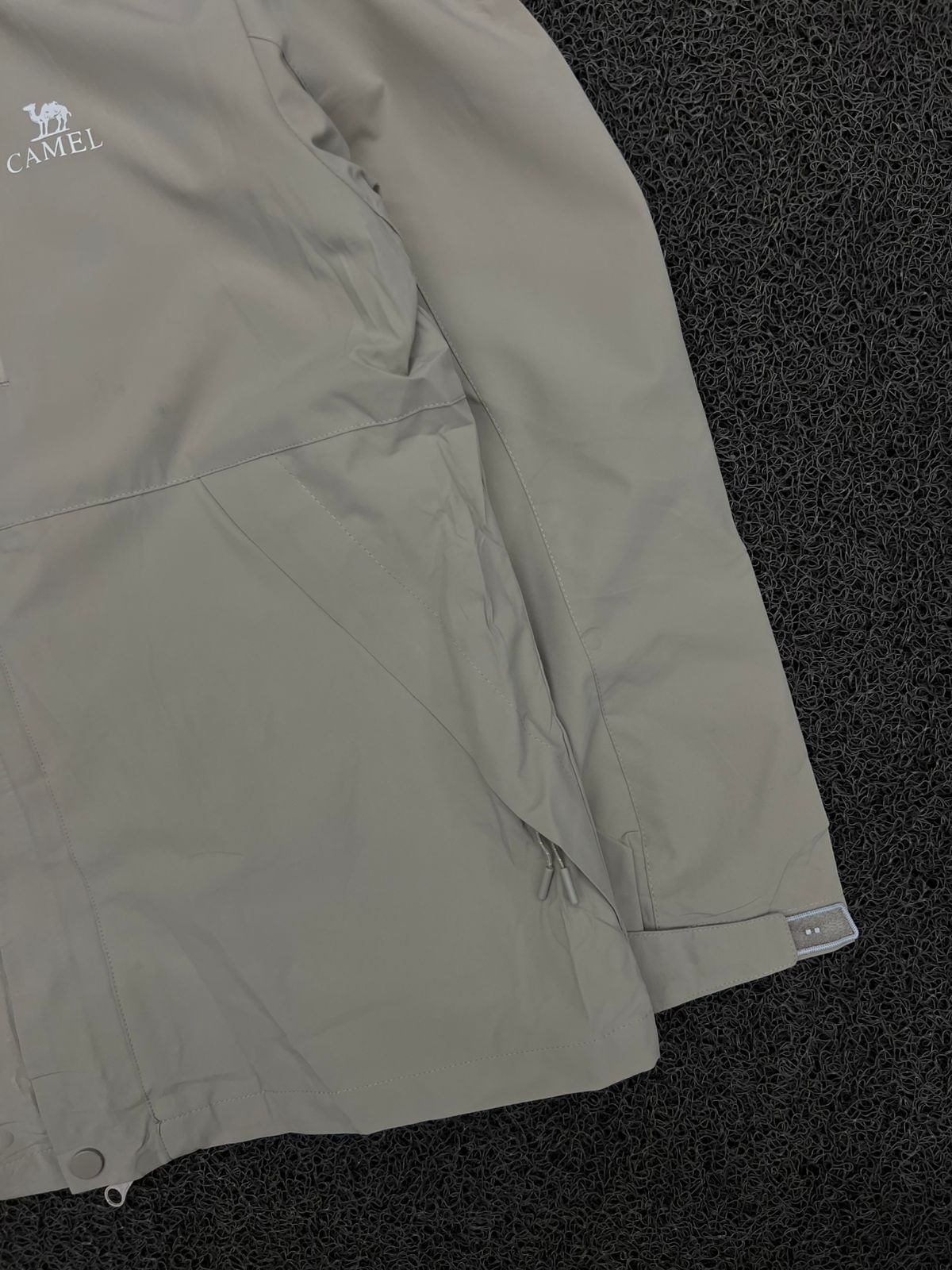 Camel Lightweight Hooded Outdoor Jacket – Light Grey Full Zip Windbreaker