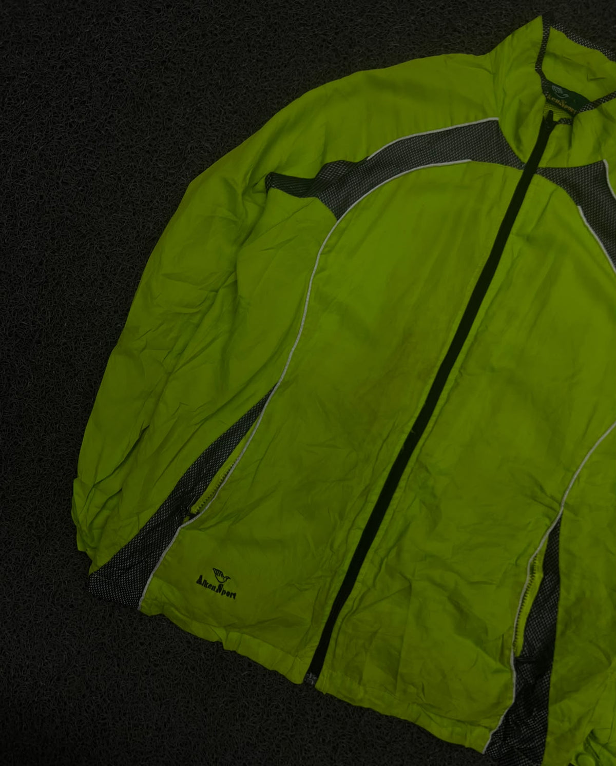 Lightweight Running Jacket with Full-Zip Closure ⚠️ Small Stains