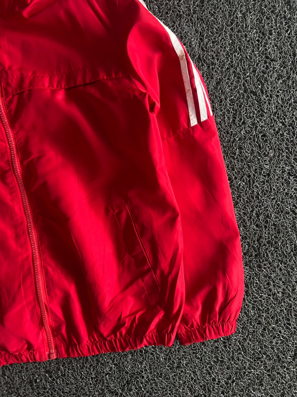 Vintage Red Hooded Windbreaker Jacket | Lightweight Full-Zip Sports Outerwear