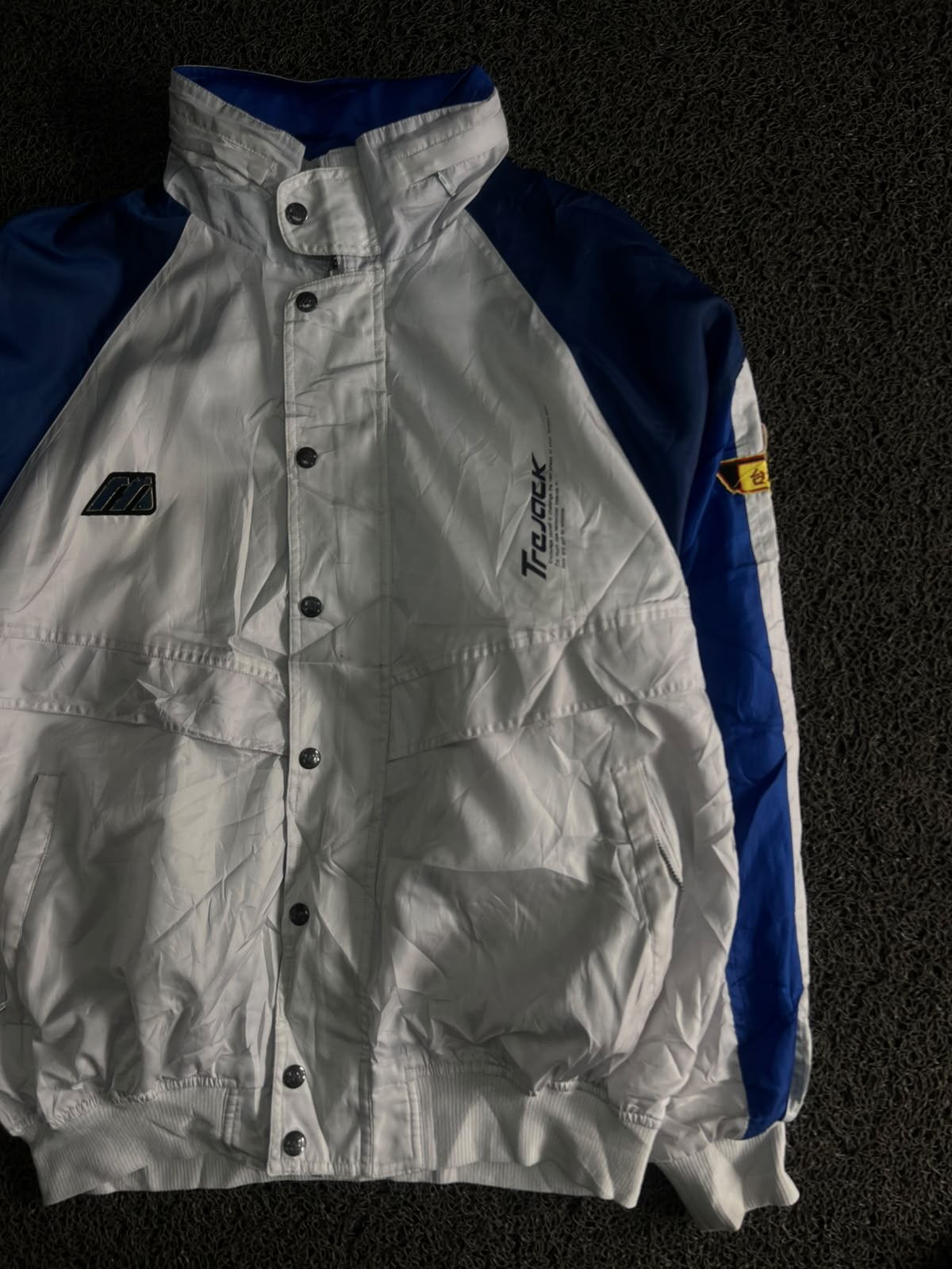 Lightweight Utility Jacket with Button Closure & Front Pockets