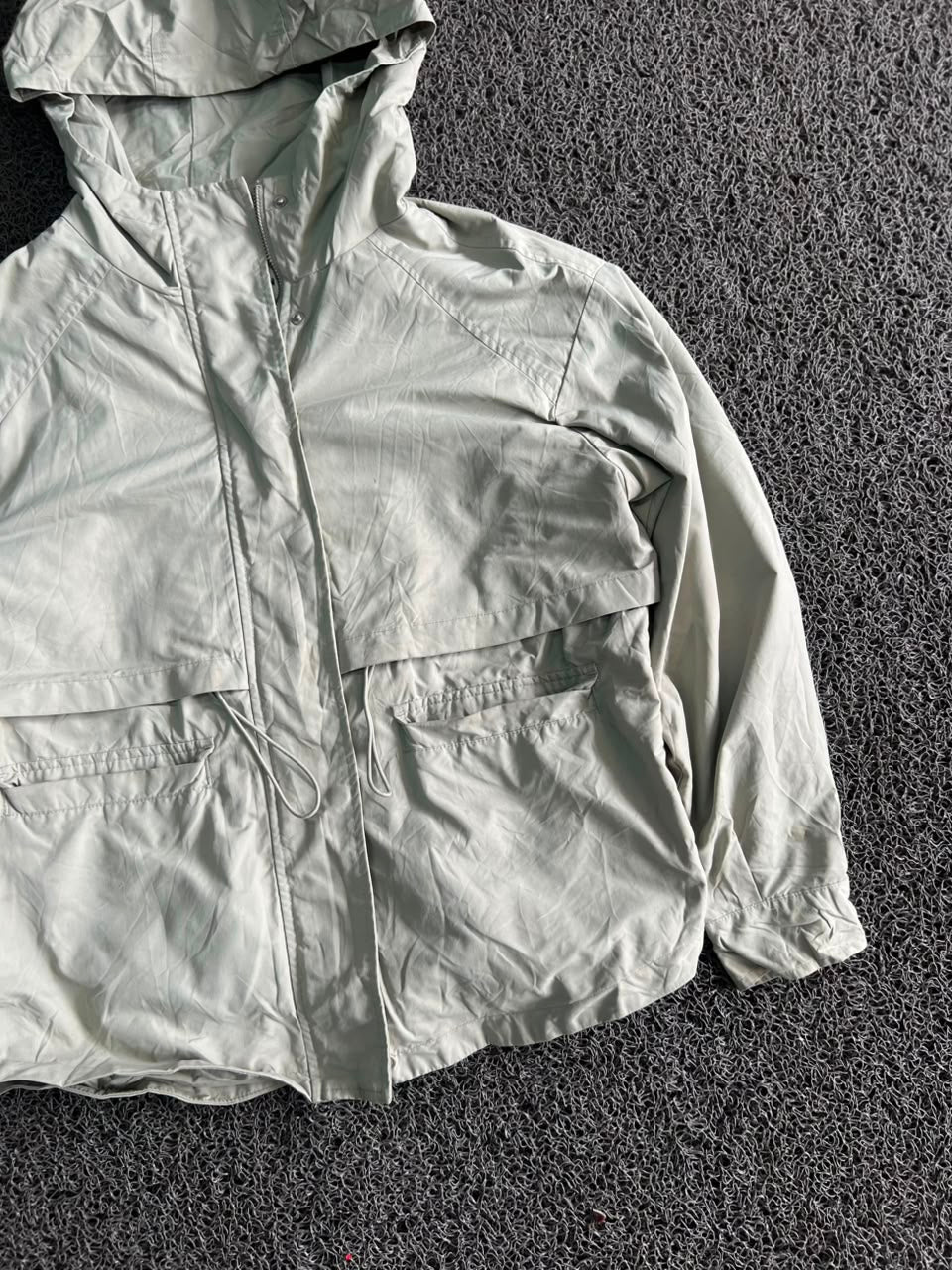 Minimalist Hooded Jacket – Outdoor & Travel Essential