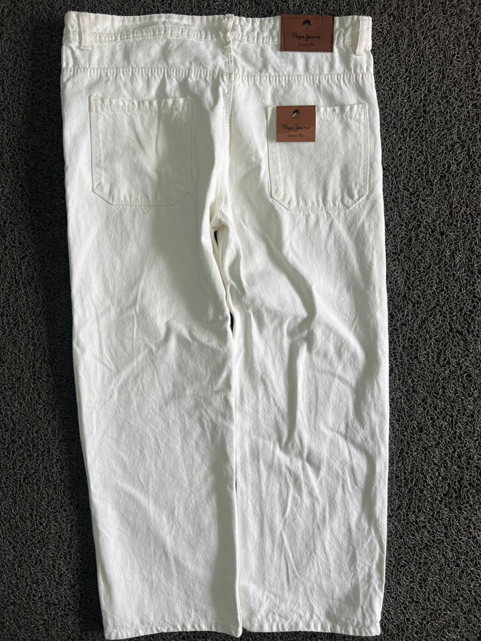 White Straight Fit Denim Jeans – High-Waist Casual Full-Length Pants