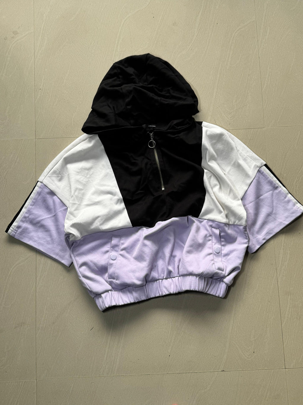 Color Block Cropped Hoodie – Half Zip Short Sleeve with Hood & Front Pockets