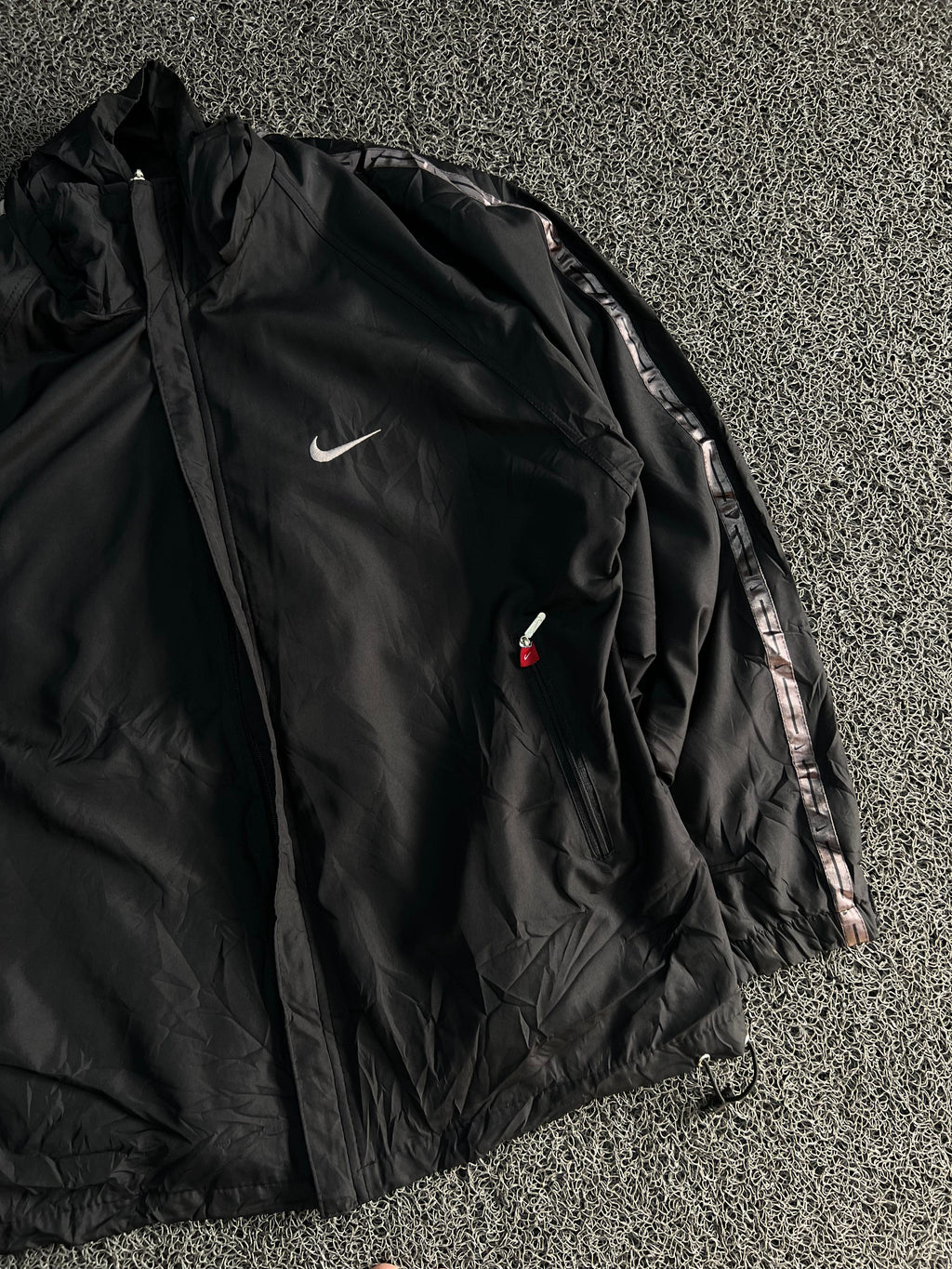 Nike Black Reflective Stripe Lightweight Windbreaker Jacket – Full Zip Sports Track Jacket