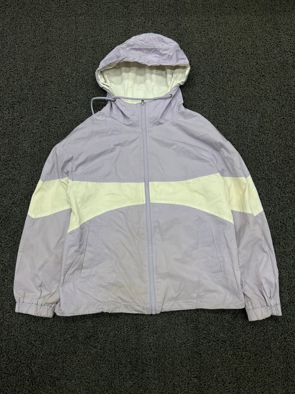 Retro Lightweight Hooded Windbreaker Jacket – Full Zip – ⚠️ Small Stain