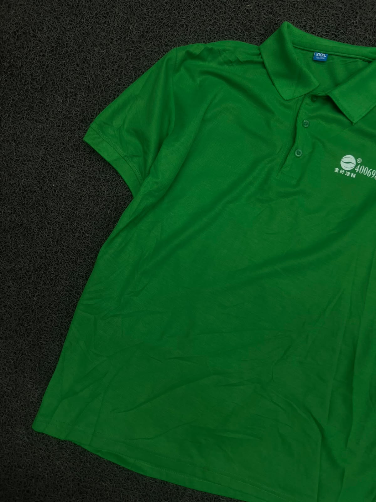 Men’s Green Solid Short-Sleeve Polo T-Shirt with Collar & Chest Print