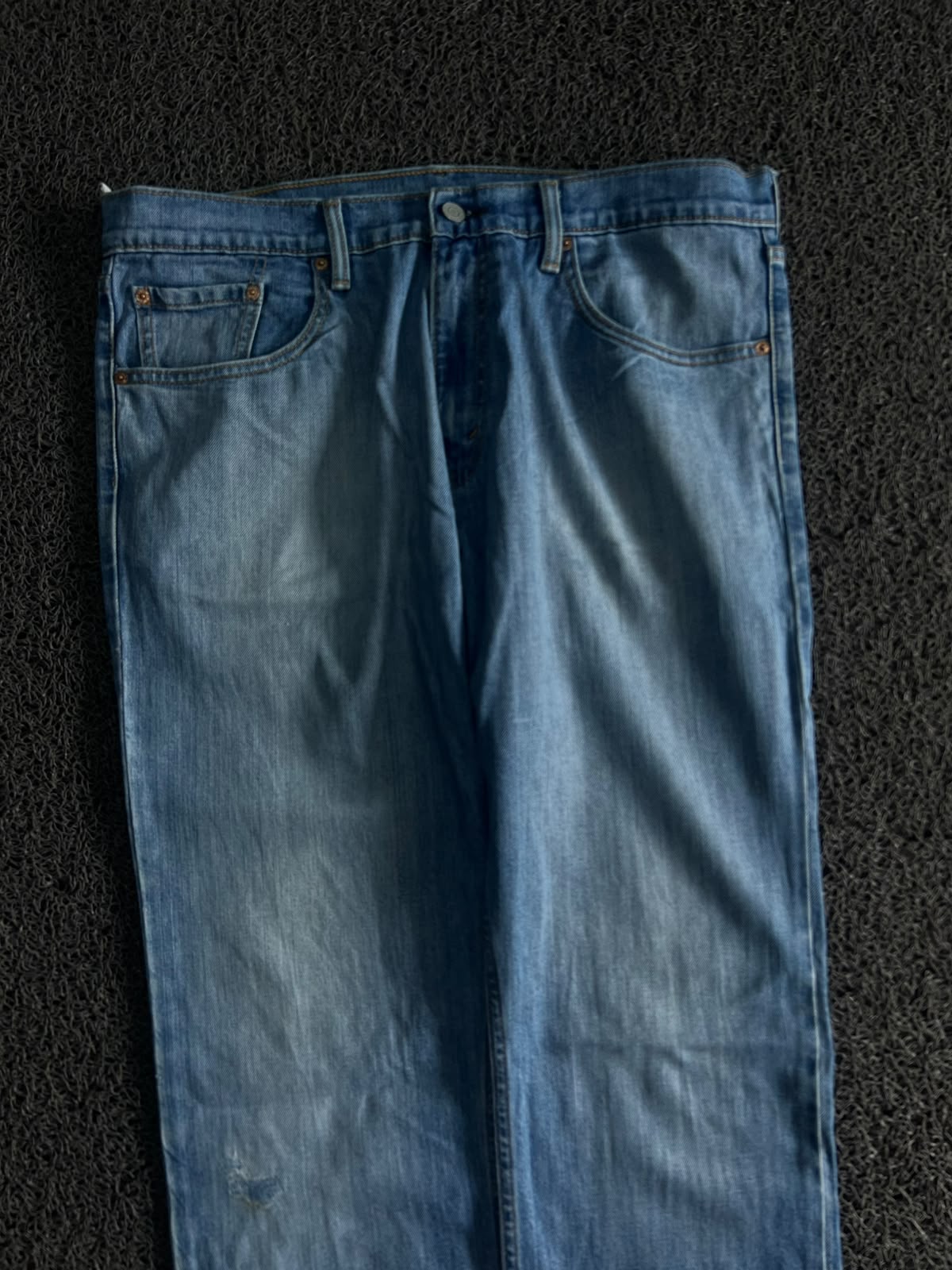 Levi's Regular Fit Blue Denim Jeans – Classic Straight Leg Vintage Wash