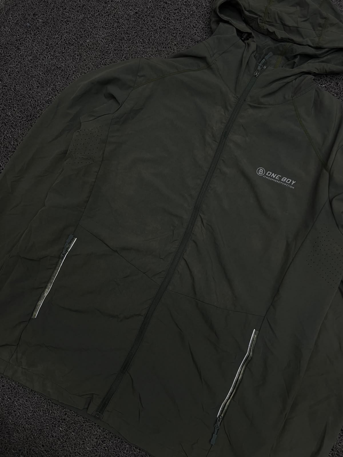 Men’s Hooded Lightweight Zip-Up Jacket