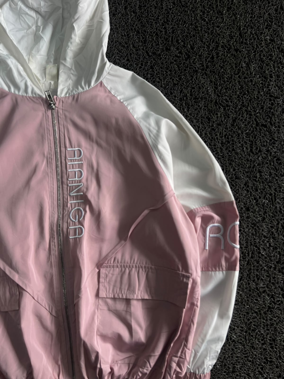 Pink & White Hooded Windbreaker Jacket – Lightweight Full-Zip Casual Outerwear
