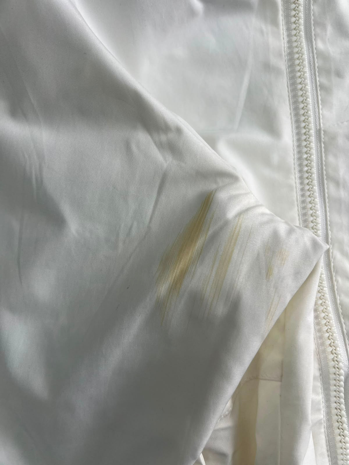 White Hooded Half-Zip Windbreaker Jacket ⚠️ Small Stains
