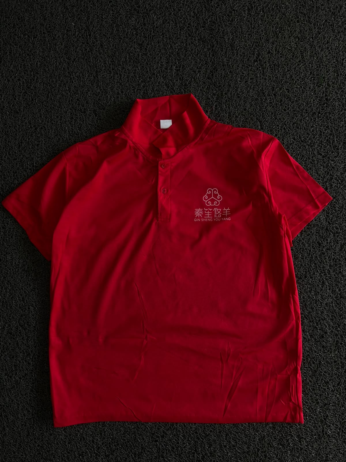 Vintage Red Collar Polo T-Shirt with Chinese Graphic Print – Thriftwear