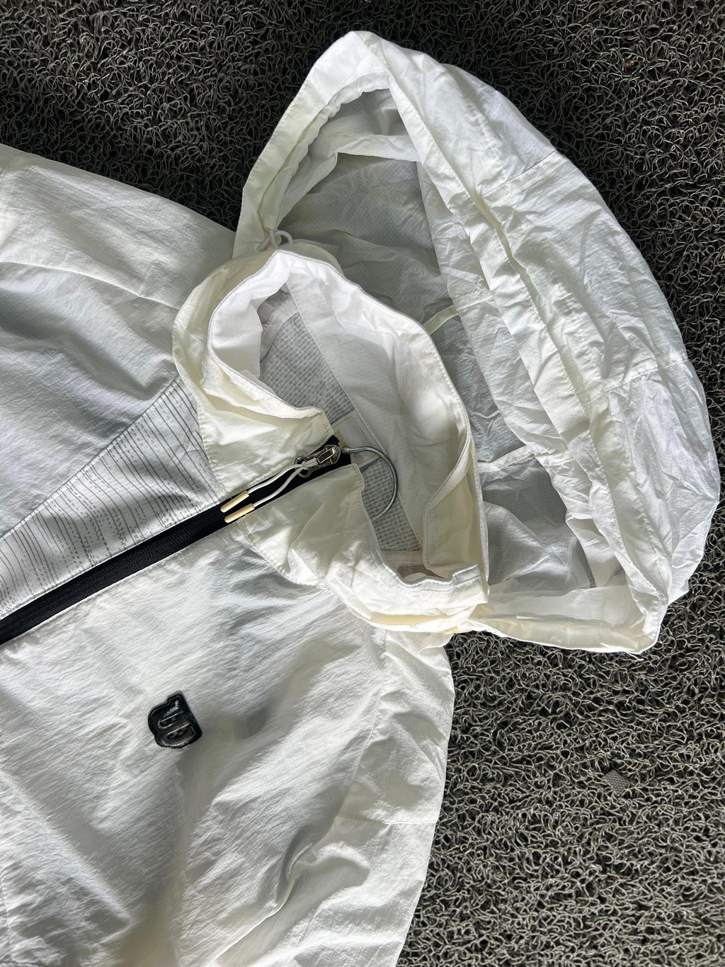 Wilson White Lightweight Hooded Windbreaker Jacket – Full Zip Sports Casual Outerwear
