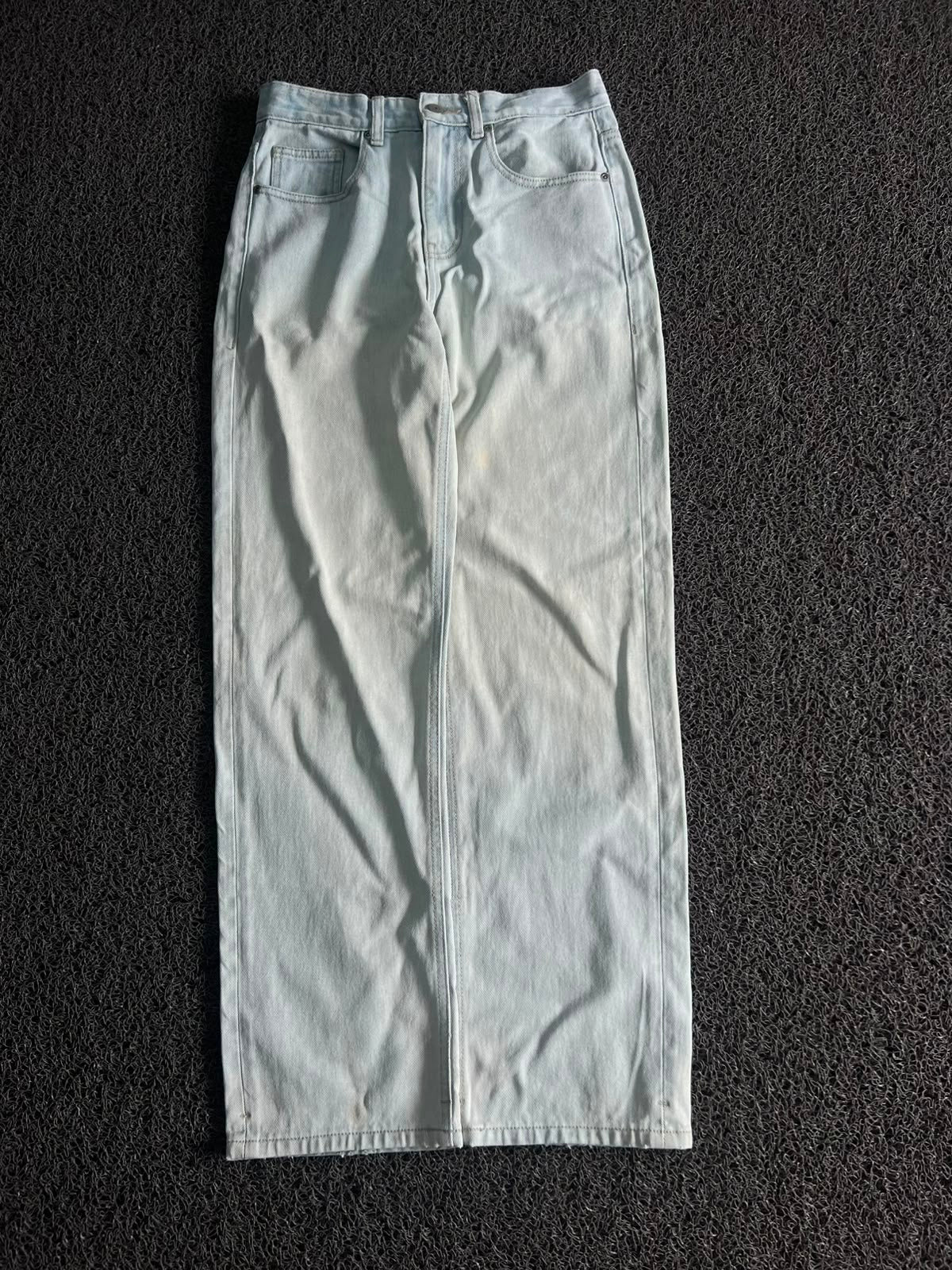 Light Wash Denim– Straight Fit Vintage Style