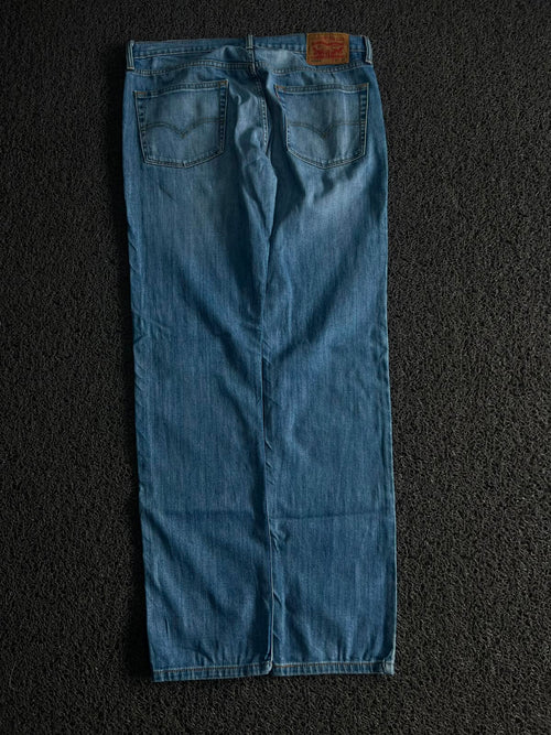 Levi's Regular Fit Blue Denim Jeans – Classic Straight Leg Vintage Wash