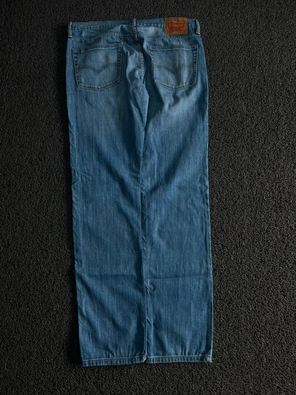 Levi's Regular Fit Blue Denim Jeans – Classic Straight Leg Vintage Wash