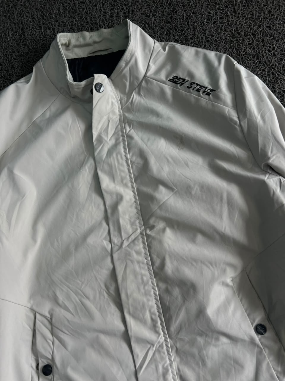 Vintage Full-Zip Lightweight Windbreaker Jacket – Minimal Streetwear Outerwear