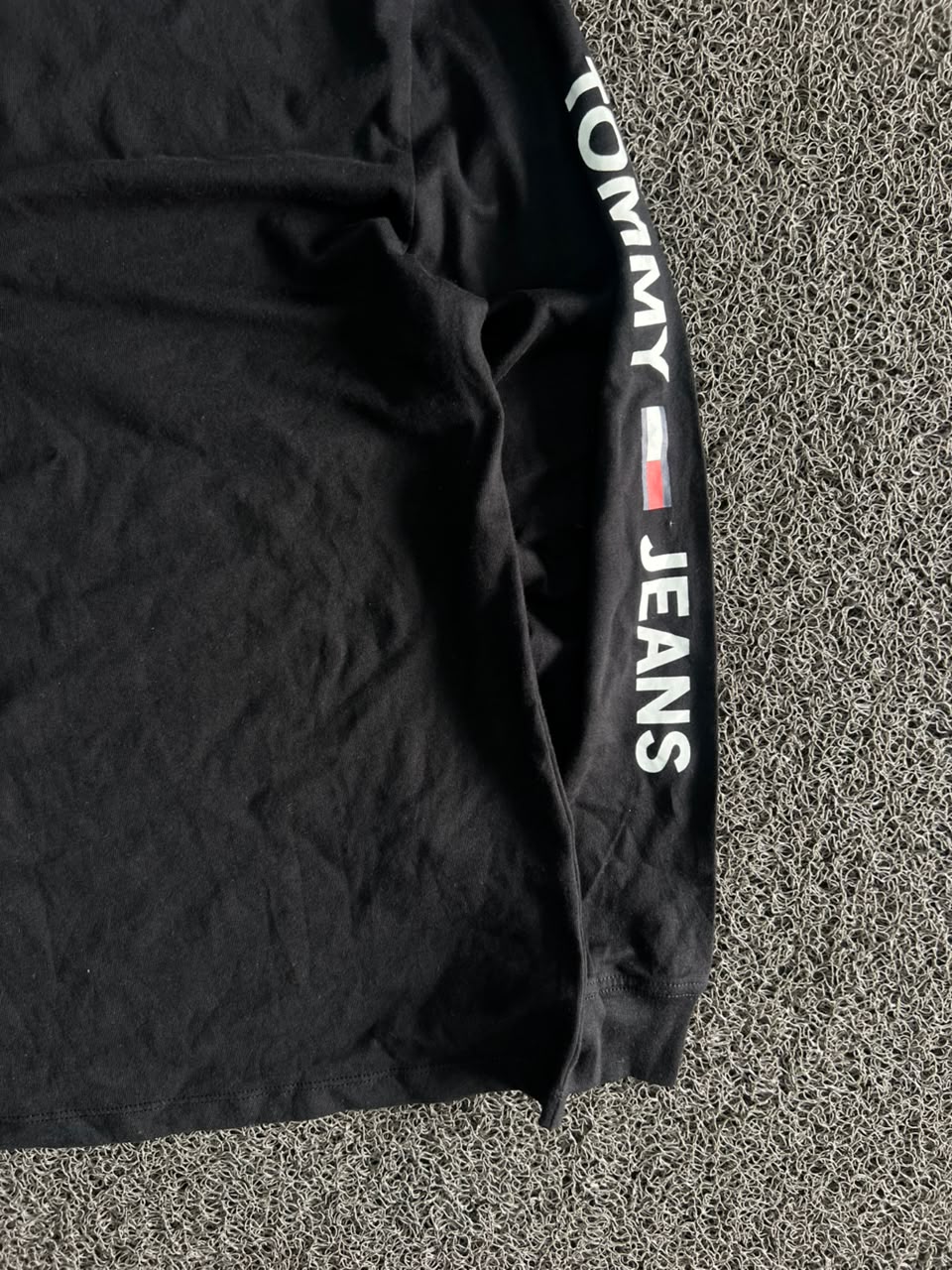 Tommy Jeans Black Long Sleeve Logo T-Shirt – Sleeve Print Crew Neck Casual Tee