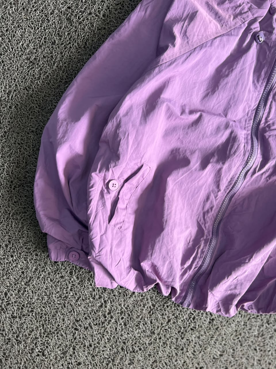 Lightweight Zip-Up Jacket with Front Pockets