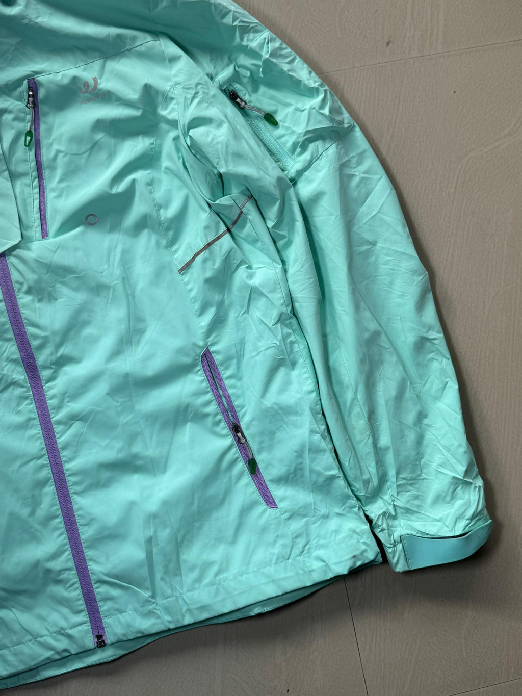 Hooded Waterproof Windbreaker Jacket – Lightweight Full-Zip Outdoor Rain Jacket