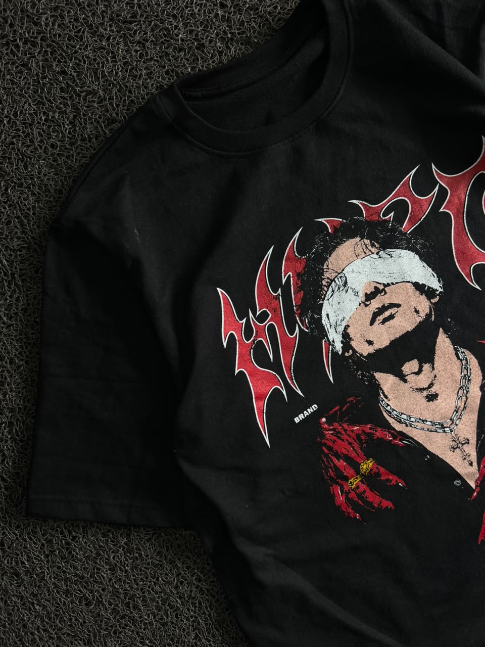 Black Gothic Graphic Print T-Shirt – Red & White Blindfolded Figure Design