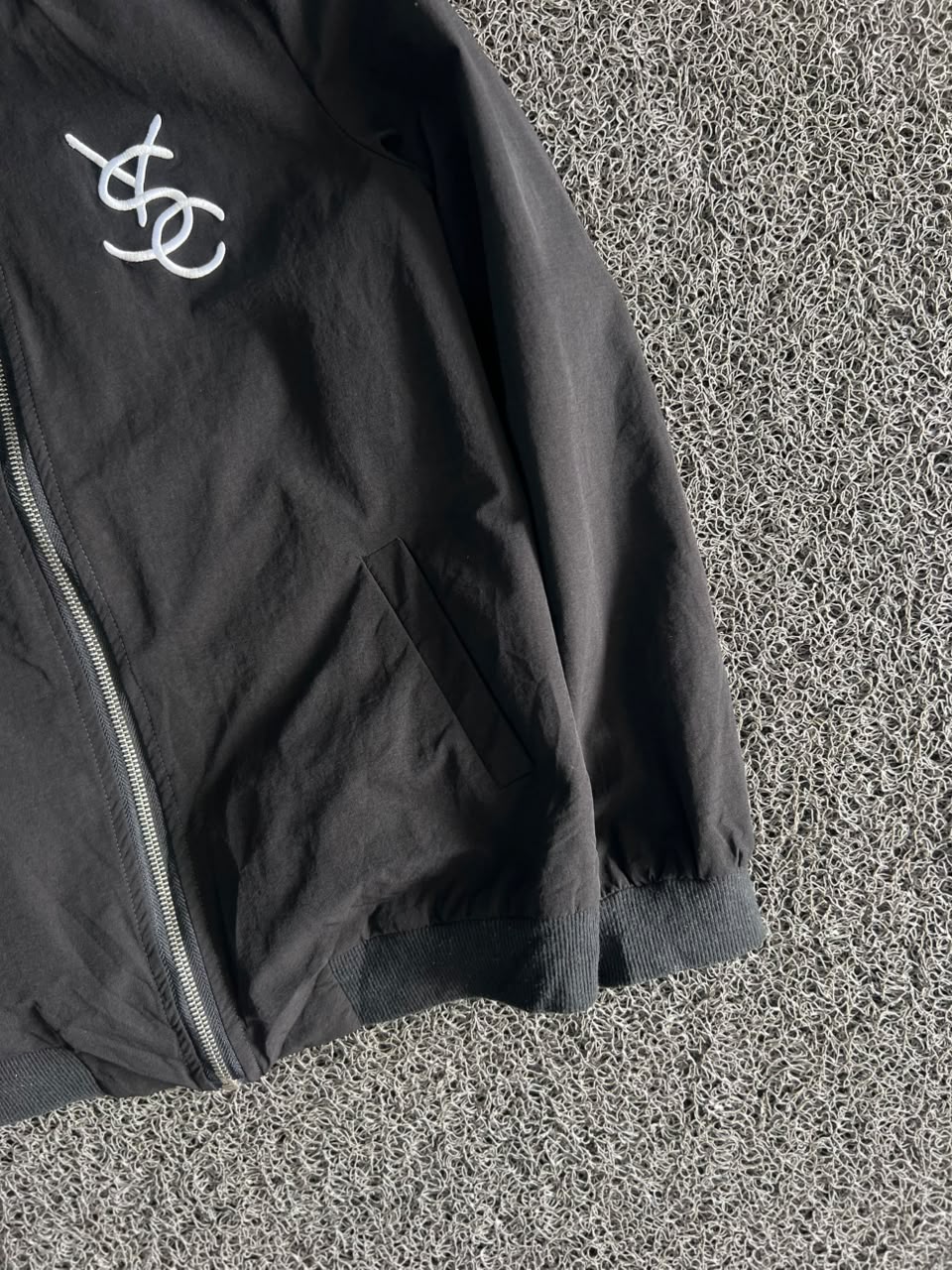 Vintage Black Minimalist Bomber Jacket – Embroidered Logo Zip-Up Casual Jacket