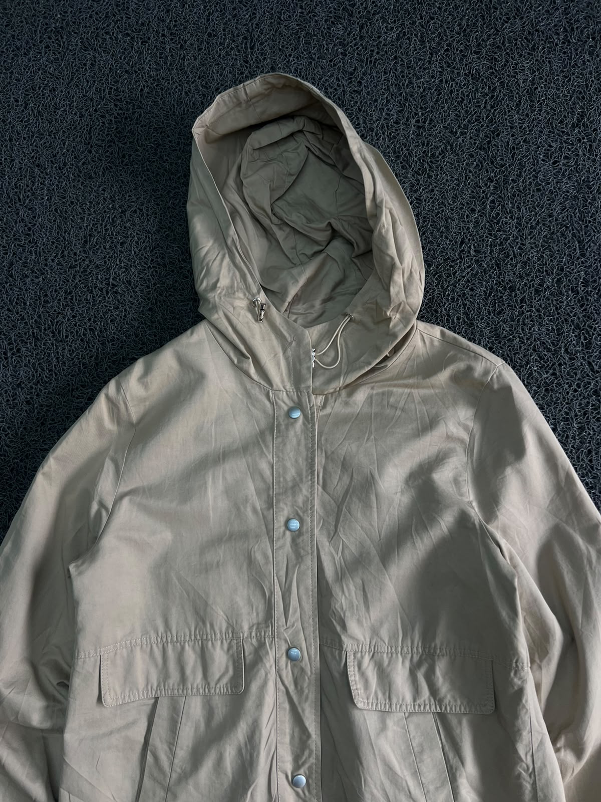 Vintage Beige Hooded Windbreaker Jacket – Minimal Utility Snap Front
