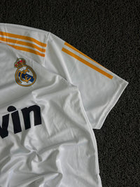 Real Madrid 2010–11 Home Jersey – Karim Benzema #9 | White & Gold Retro Football Five Sleeve Jersey
