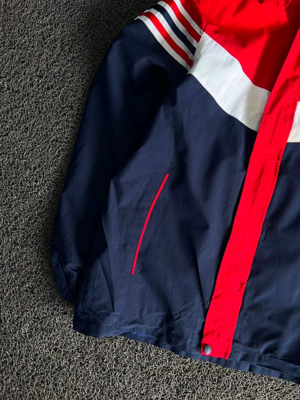 Men's Color Block Hooded Windbreaker Jacket – Red & Navy Lightweight Outdoor Full-Zip Coat