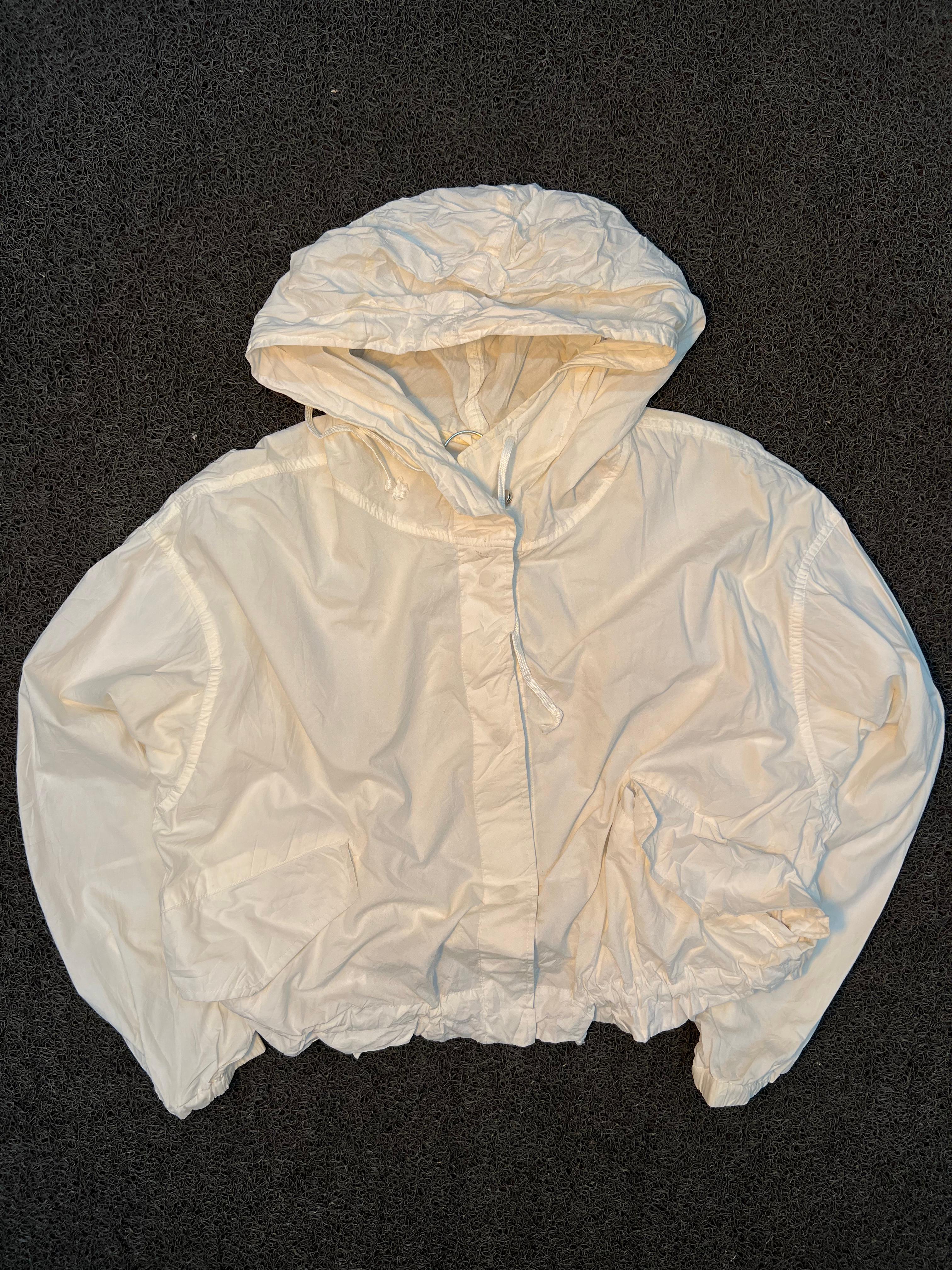 Minimalist White Hooded Windbreaker Jacket – Lightweight Zip-Up Casual Outerwear
