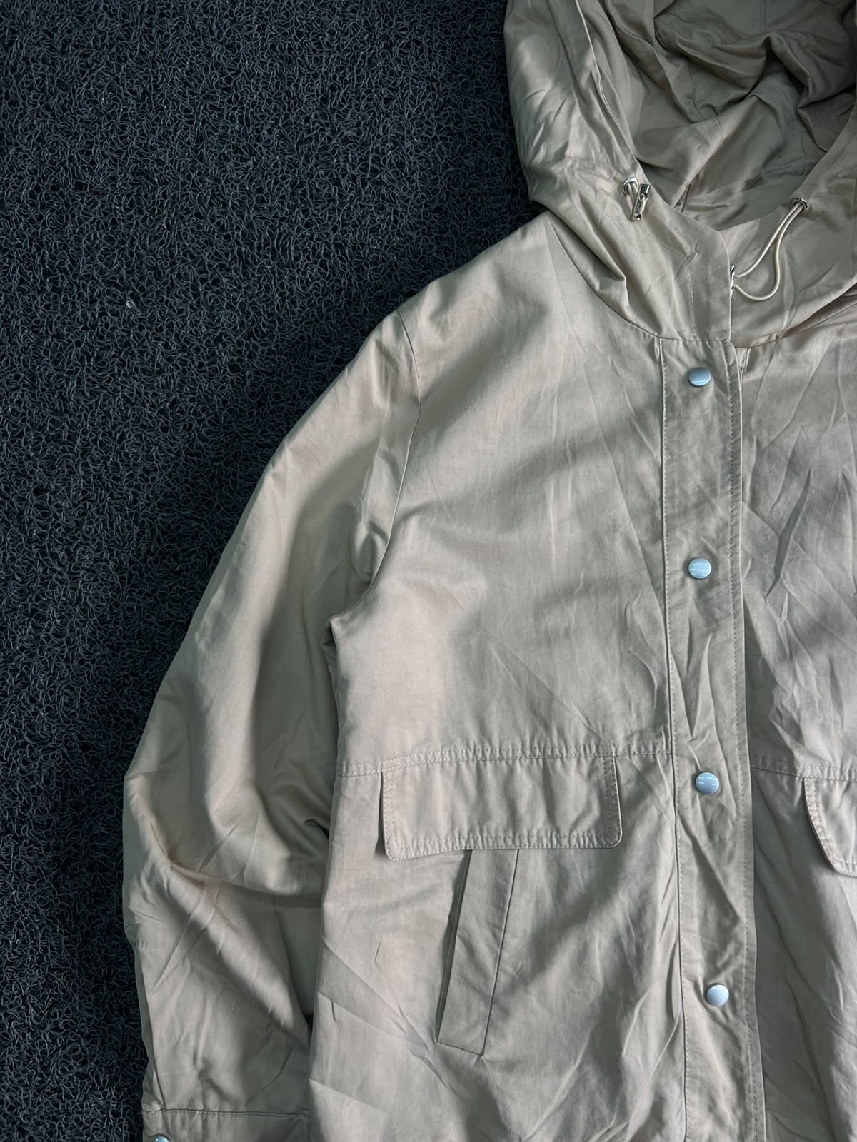 Vintage Beige Hooded Windbreaker Jacket – Minimal Utility Snap Front