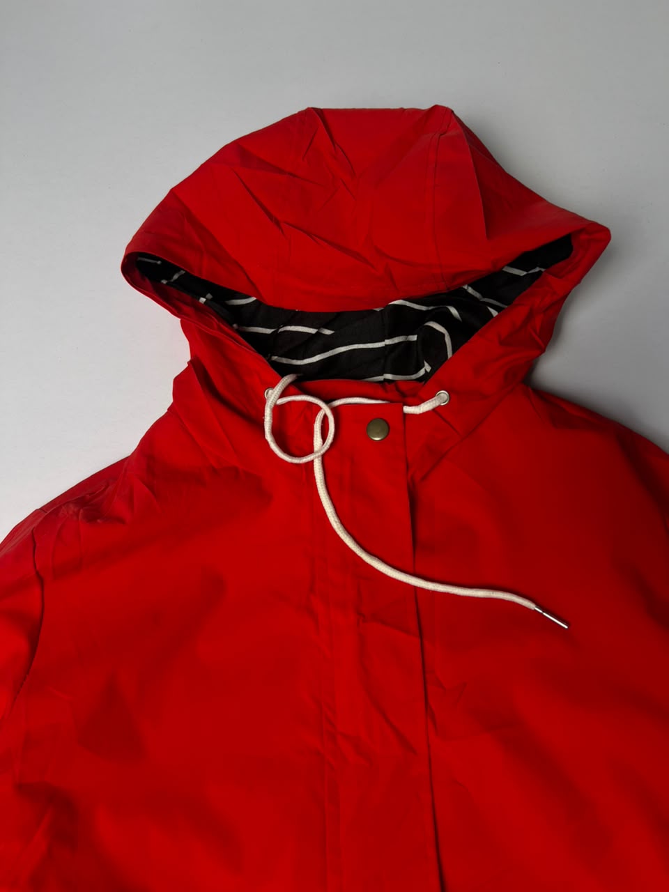 Vintage Red Hooded Utility Jacket with Drawstring Hood and Snap Buttons