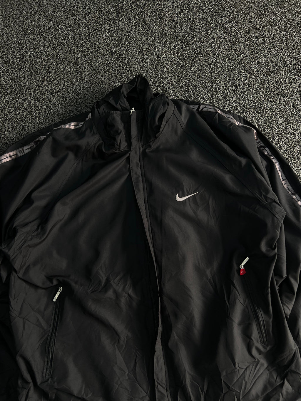 Nike Black Reflective Stripe Lightweight Windbreaker Jacket – Full Zip Sports Track Jacket