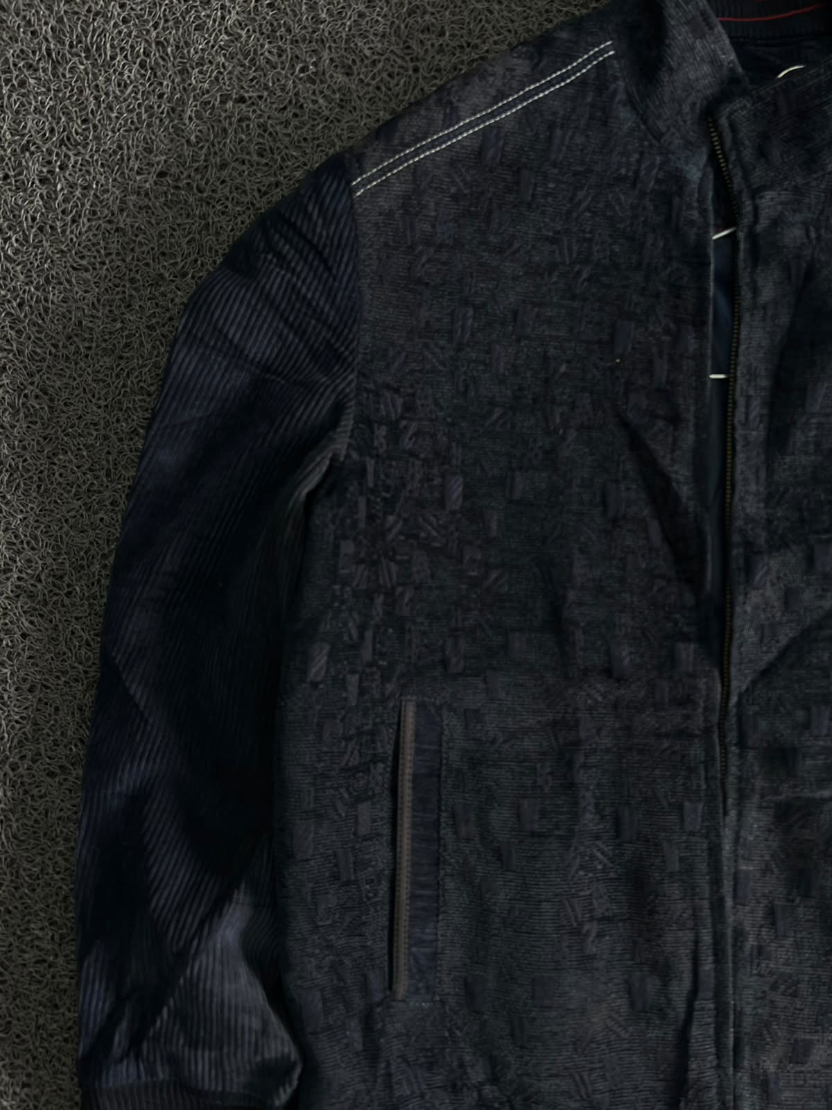 Vintage Textured Full Zip Bomber Jacket – Black Patterned Casual Zip-Up Outerwear⚠️ No Zip