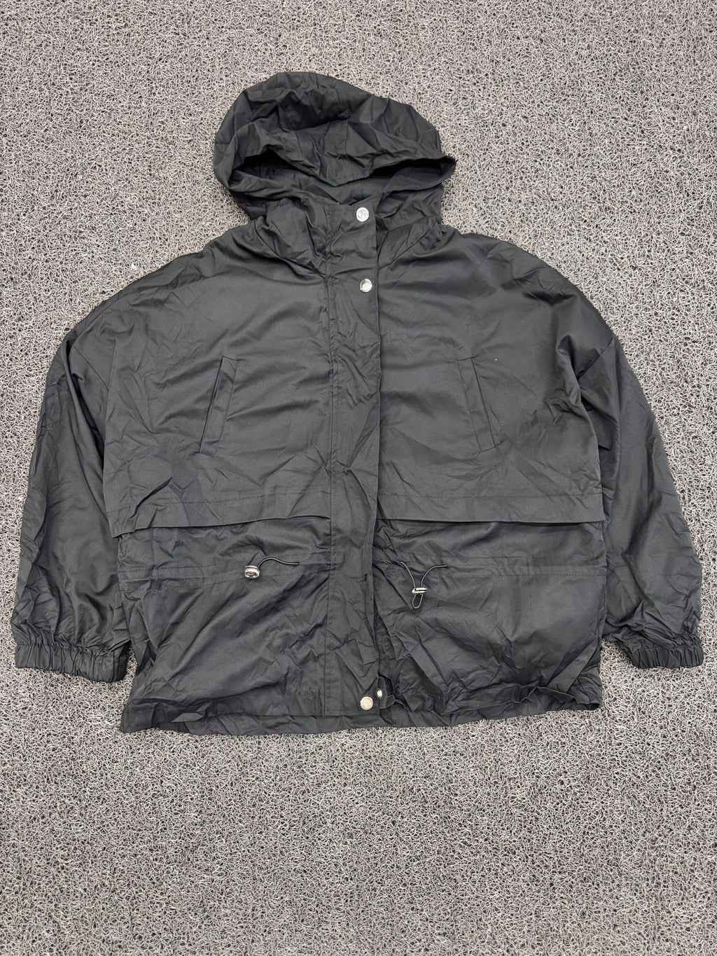 Black Hooded Lightweight Windbreaker Jacket – Adjustable Waist & Snap Closure