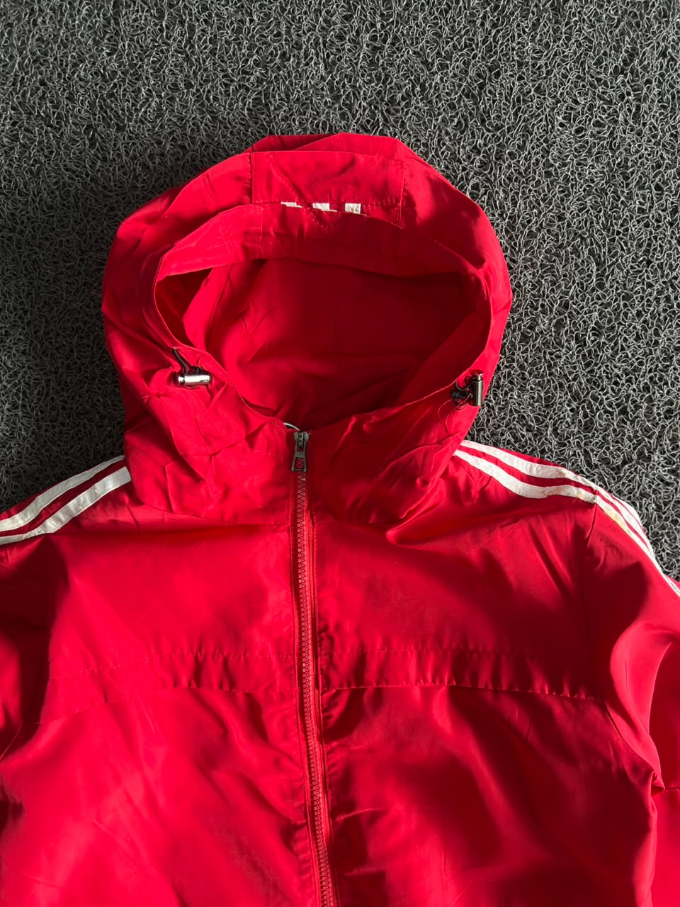 Vintage Red Hooded Windbreaker Jacket | Lightweight Full-Zip Sports Outerwear